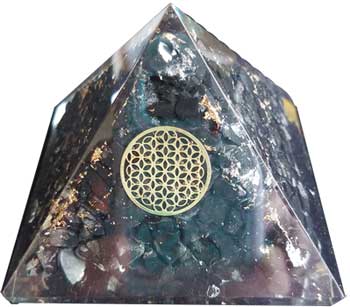 70mm Orgone Shungite & Flower pyramid 70mm Orgone Shungite & Flower pyramid